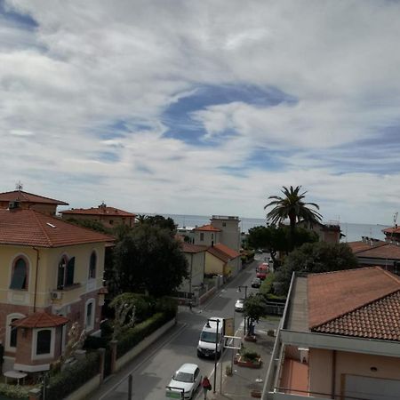 Hotel Giulia Marina di Massa Dış mekan fotoğraf