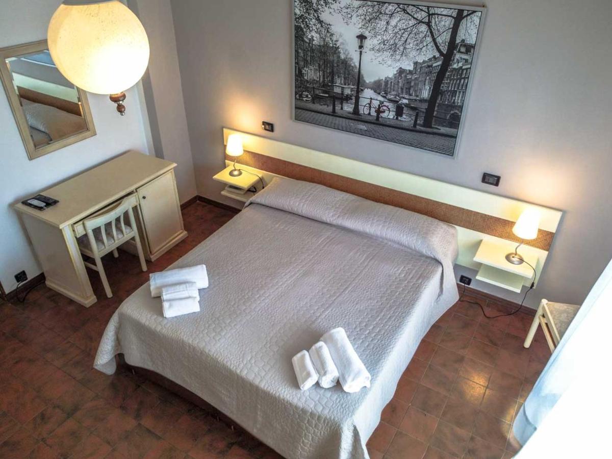 Hotel Giulia Marina di Massa Dış mekan fotoğraf