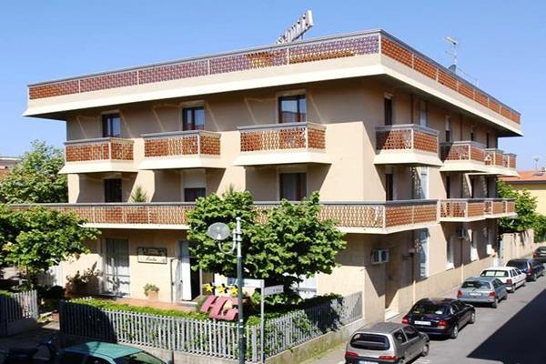 Hotel Giulia Marina di Massa Dış mekan fotoğraf